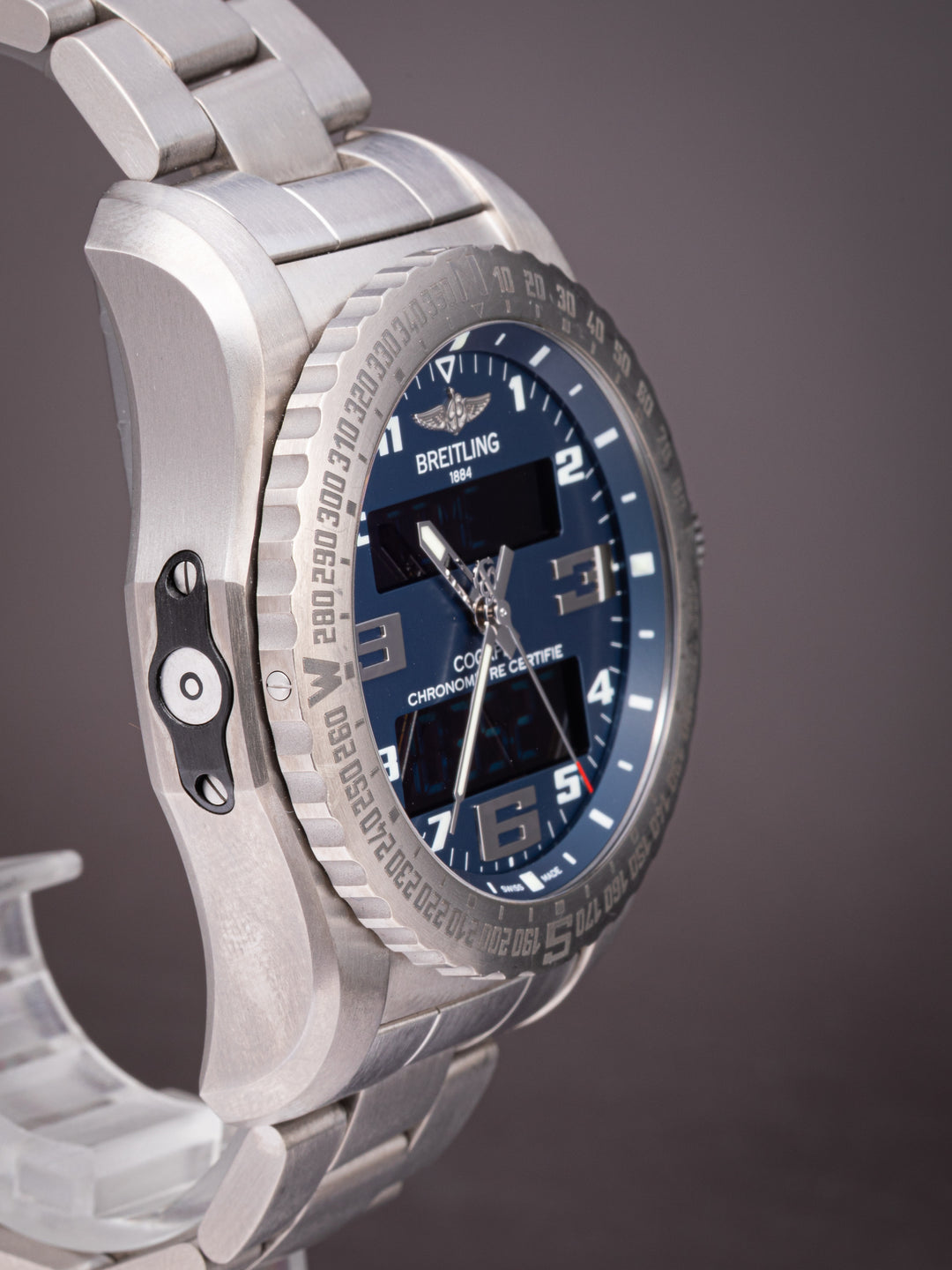 Breitling Titanium Professional Cockpit B50 (EB5010)