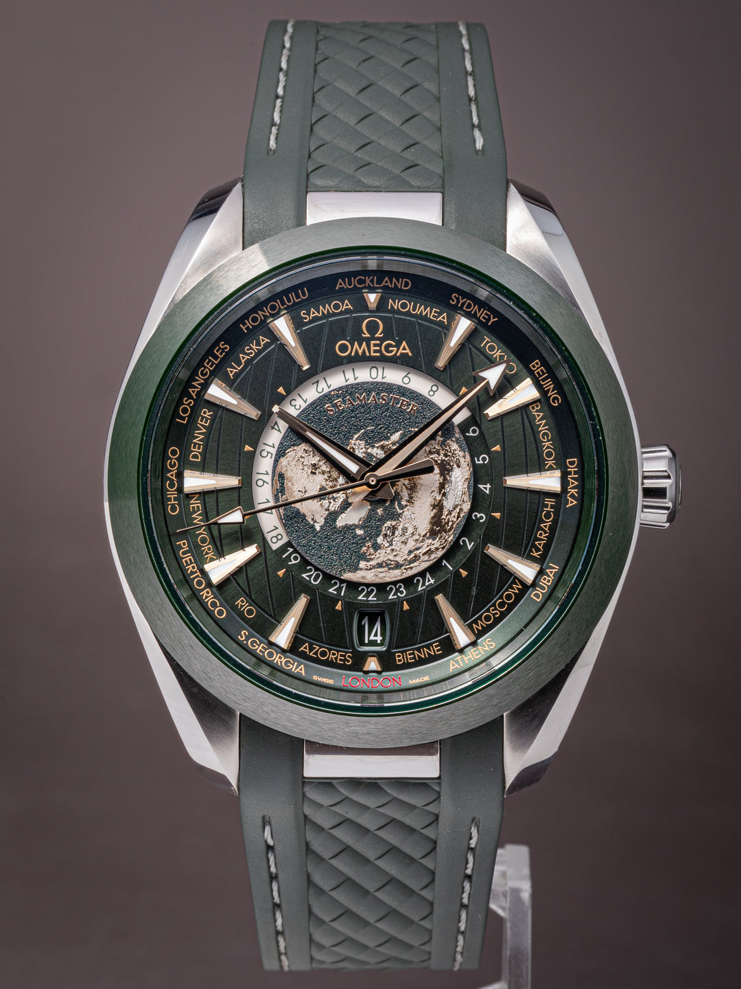 Omega Stainless Steel Seamaster Aqua Terra Worldtimer (220.32.43.22.10.001)