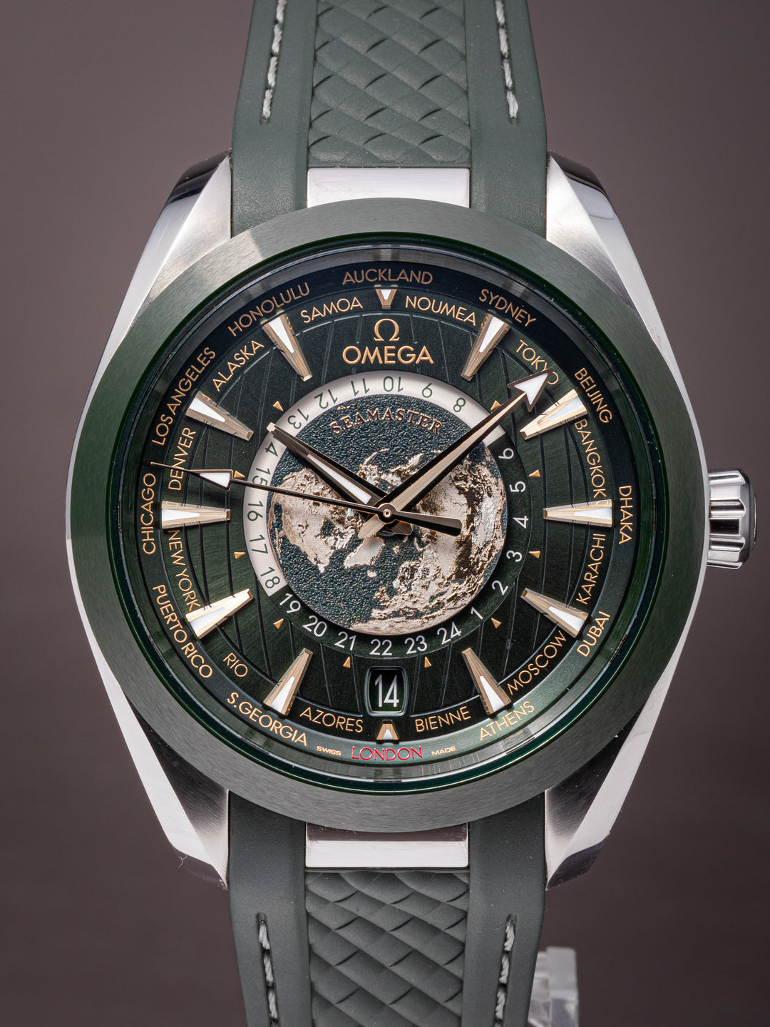 Omega Stainless Steel Seamaster Aqua Terra Worldtimer (220.32.43.22.10.001)