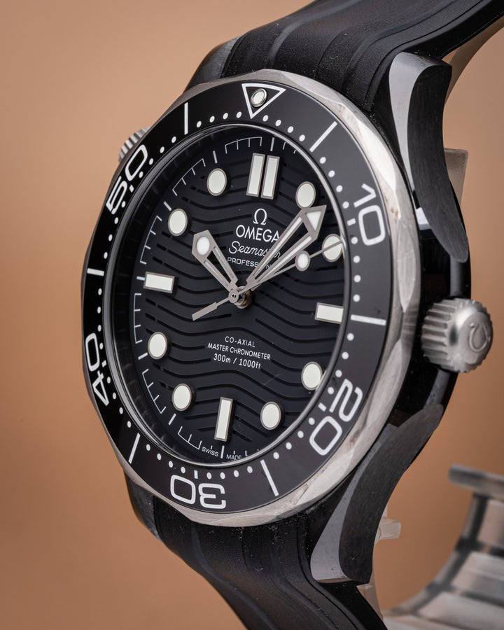 Omega Ceramic Seamaster Diver 300 (210.92.44.20.01.001)