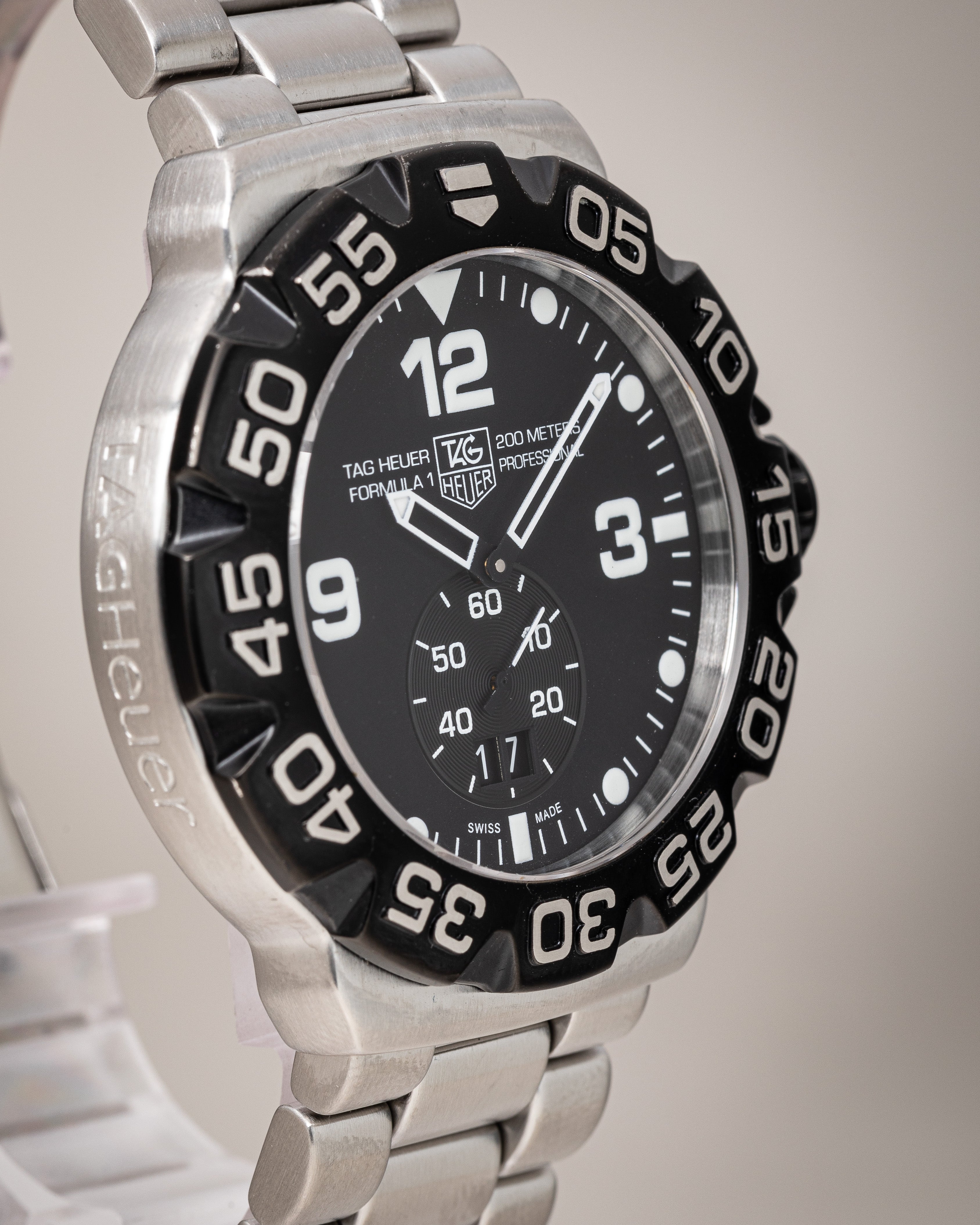 時計 tag heuer TAG Heuer Stainless Steel Formula 1 Grande Date Quartz