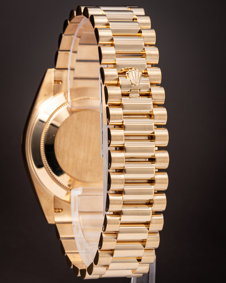 Rolex 18k Yellow Gold Day-Date 40 (228238)